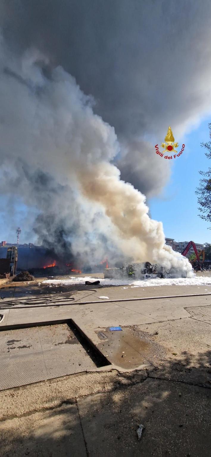 Esplosione a Roma, camion aveva urtato conduttura Esplosione a Roma, camion aveva urtato conduttura