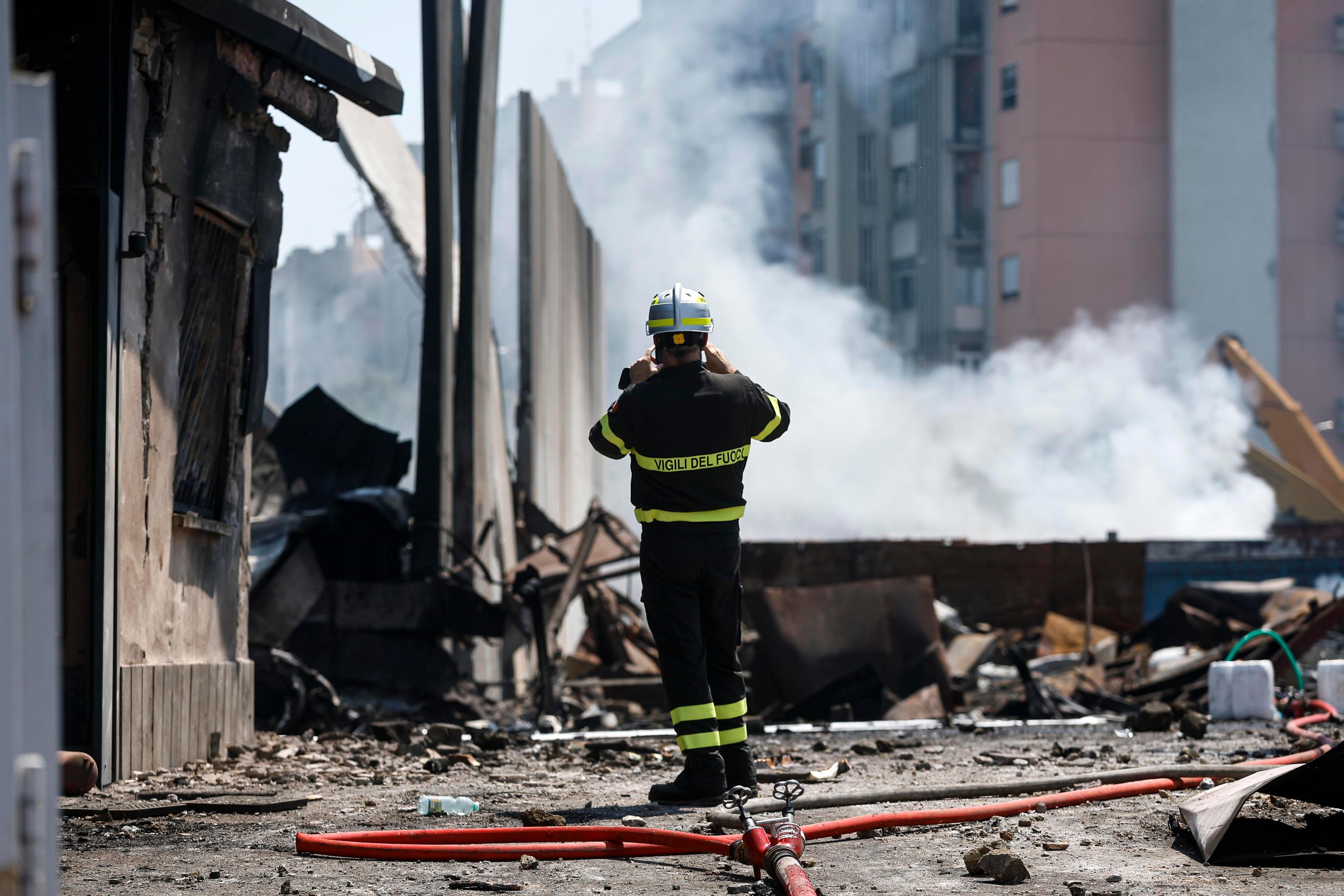 Roma, cosa è successo tra la prima e la seconda esplosione: la spiegazione del capo dei vigili del fuoco Roma, cosa è successo tra la prima e la seconda esplosione: la spiegazione del capo dei vigili del fuoco