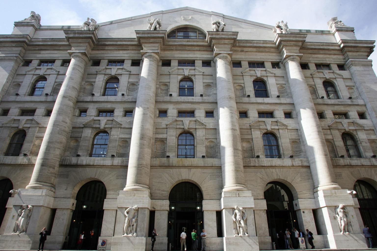 Borsa: Milano migliore con Francoforte, corrono Mps e le banche Borsa: Milano migliore con Francoforte, corrono Mps e le banche
