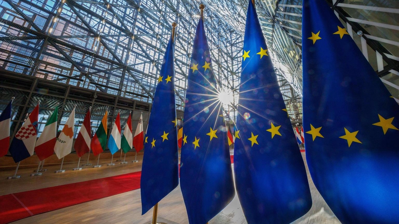 Il vertice Ue chiede di accelerare i lavori per migliorare la difesa europea entro cinque anni, con focus su capacità e finanziamento. Il vertice Ue chiede di accelerare i lavori per migliorare la difesa europea entro cinque anni, con focus su capacità e finanziamento.
