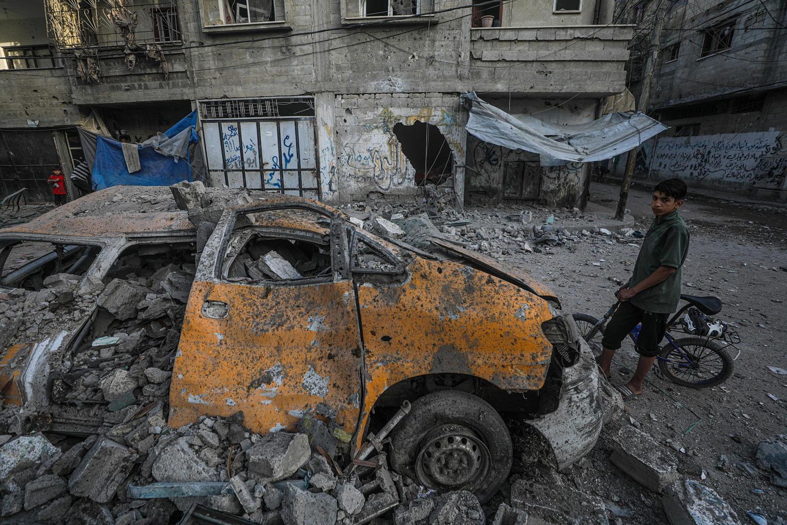 al jazeera almeno 14 uccisi dai raid su gaza dall alba