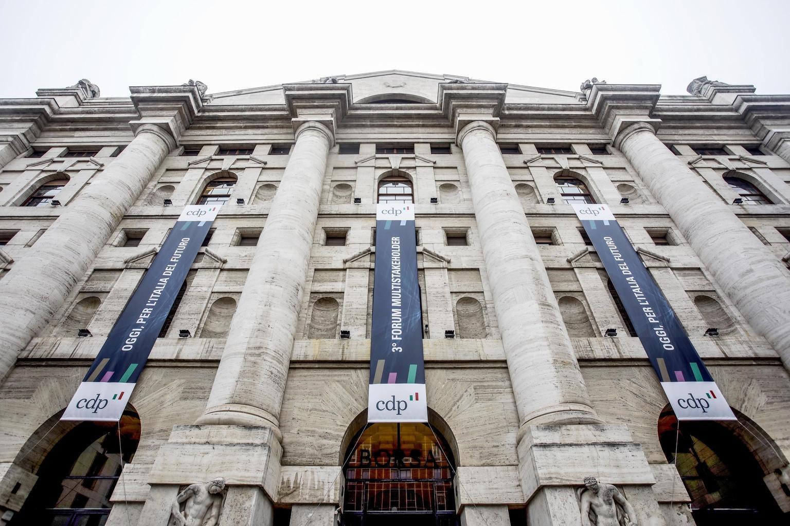 borsa milano gira in calo 08 con le banche