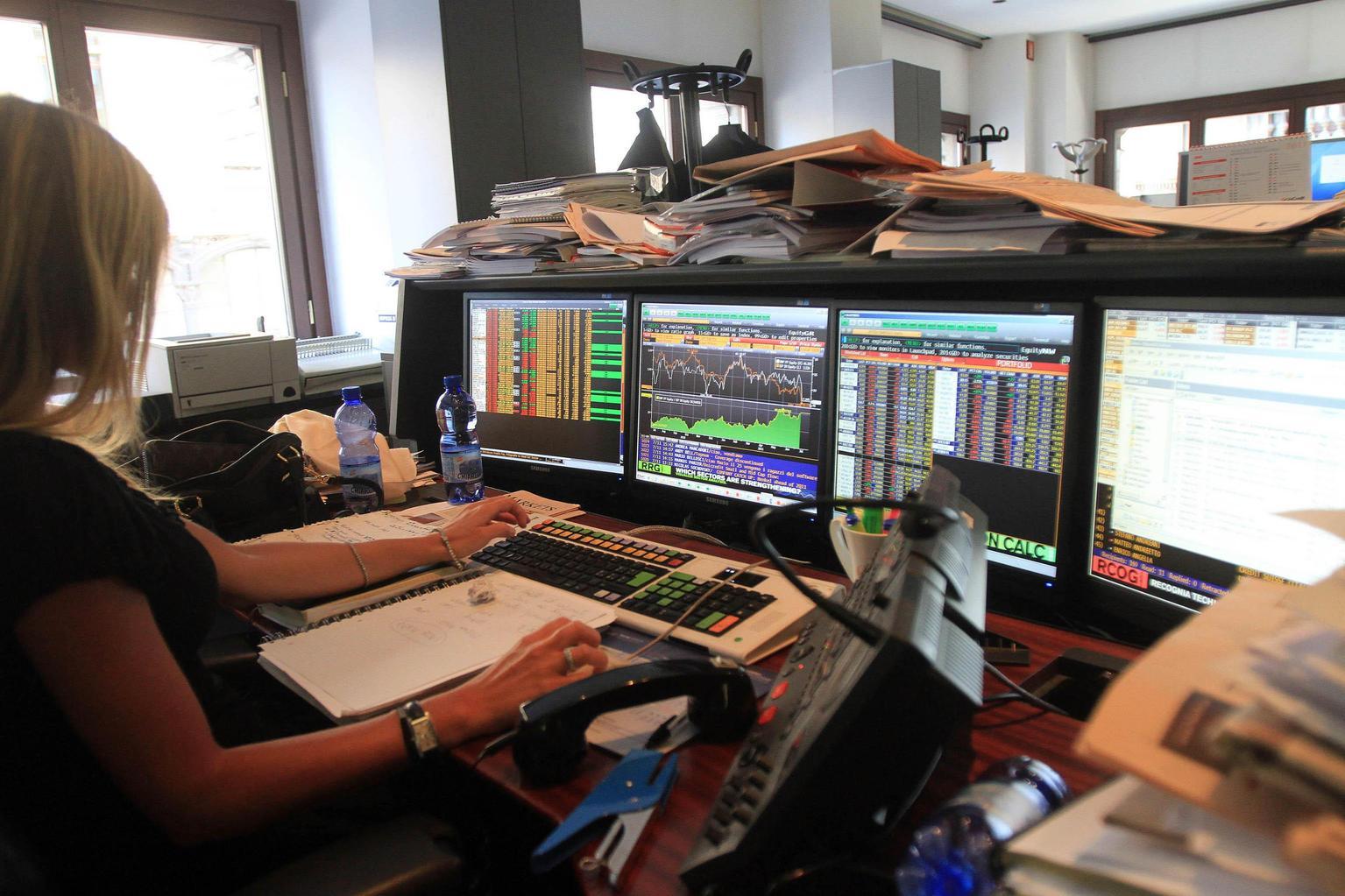 lo spread btp bund si stringe 985 punti in avvio