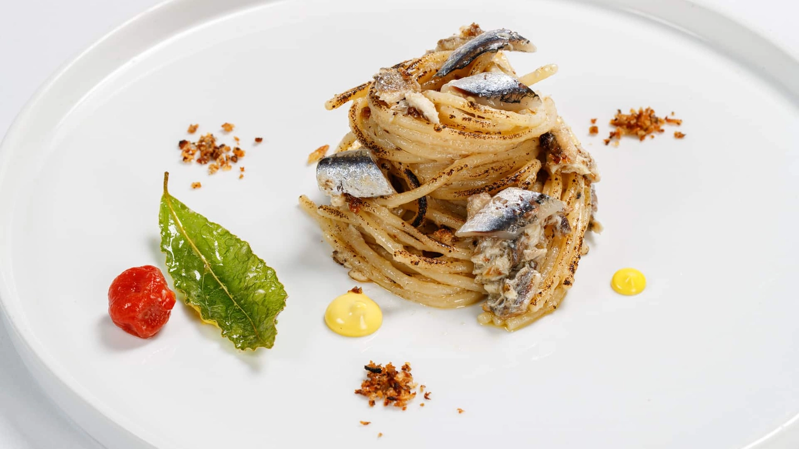 Un piatto marinaro dello chef Antonio Scarantino, allievo di Massimo Bottura