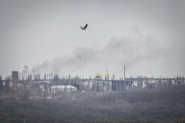 Ucraina, gli Usa: la Russia impiega armi chimiche vietate. “Carbonizzata” la città di Chasiv Char