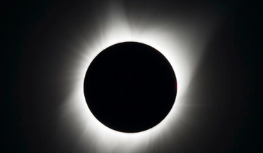 L’eclissi totale di sole in diretta streaming: ora l’evento più atteso. Come e dove vederla
