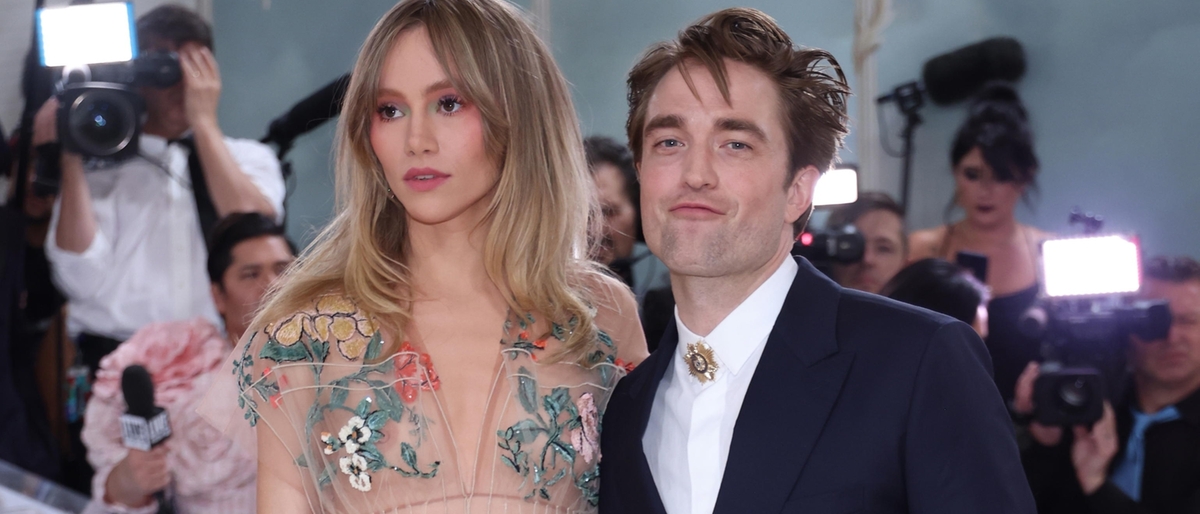 Robert Pattinson e Suki Waterhouse sono diventati genitori: la loro storia d’amore