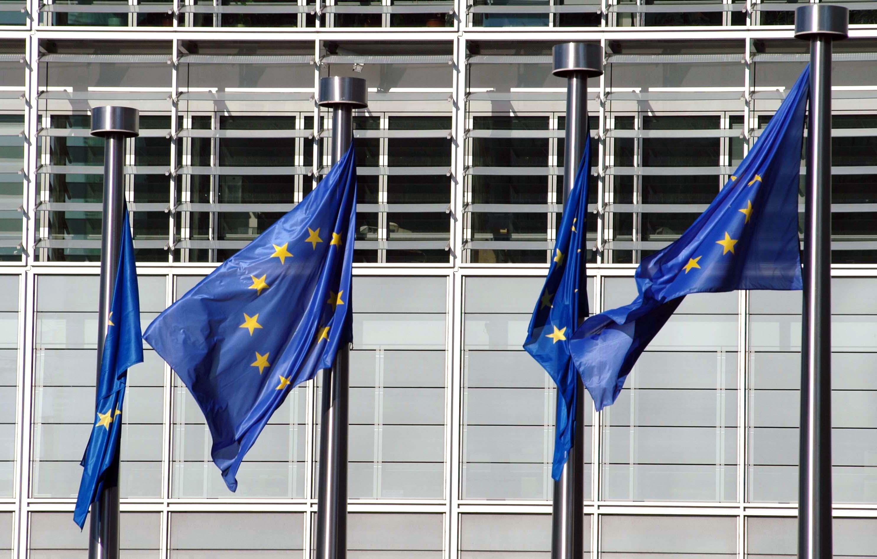 francia spagna e grecia in pressing sull ue per limitare l accesso dei minori ai social