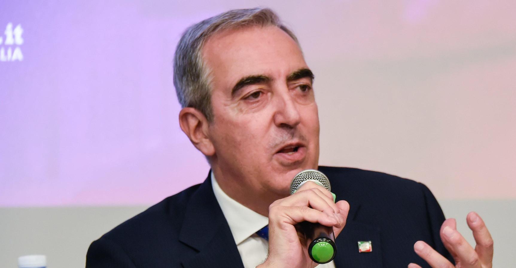 Gasparri e la Rai: "Ora una nuova legge per ridare autonomia" Gasparri e la Rai: "Ora una nuova legge per ridare autonomia"