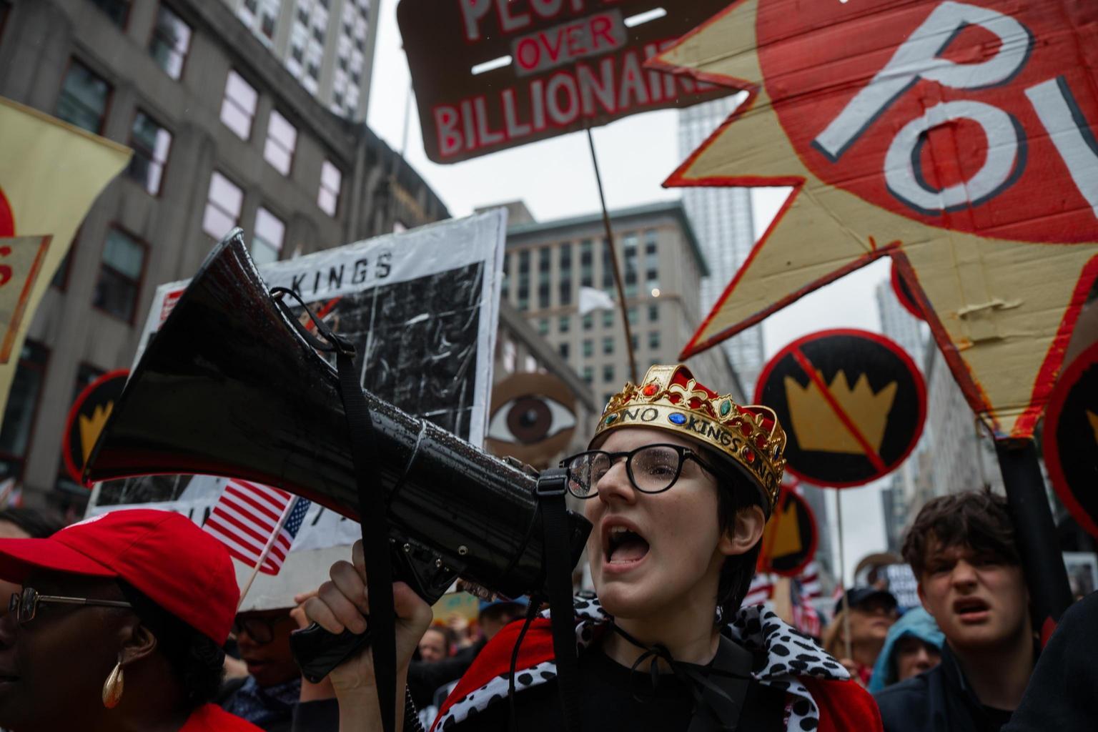 Oltre 100.000 manifestanti contro Trump: proteste in diverse città americane Oltre 100.000 manifestanti contro Trump: proteste in diverse città americane