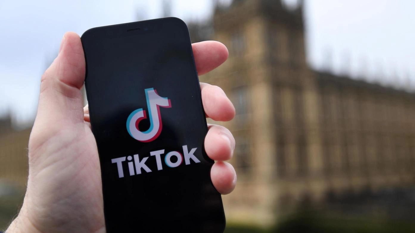 La Commissione Ue avvia procedimento contro TikTok per il lancio di TikTok Lite in Francia e Spagna, temendo violazioni della legge sui servizi digitali legate alla dipendenza dei minori.