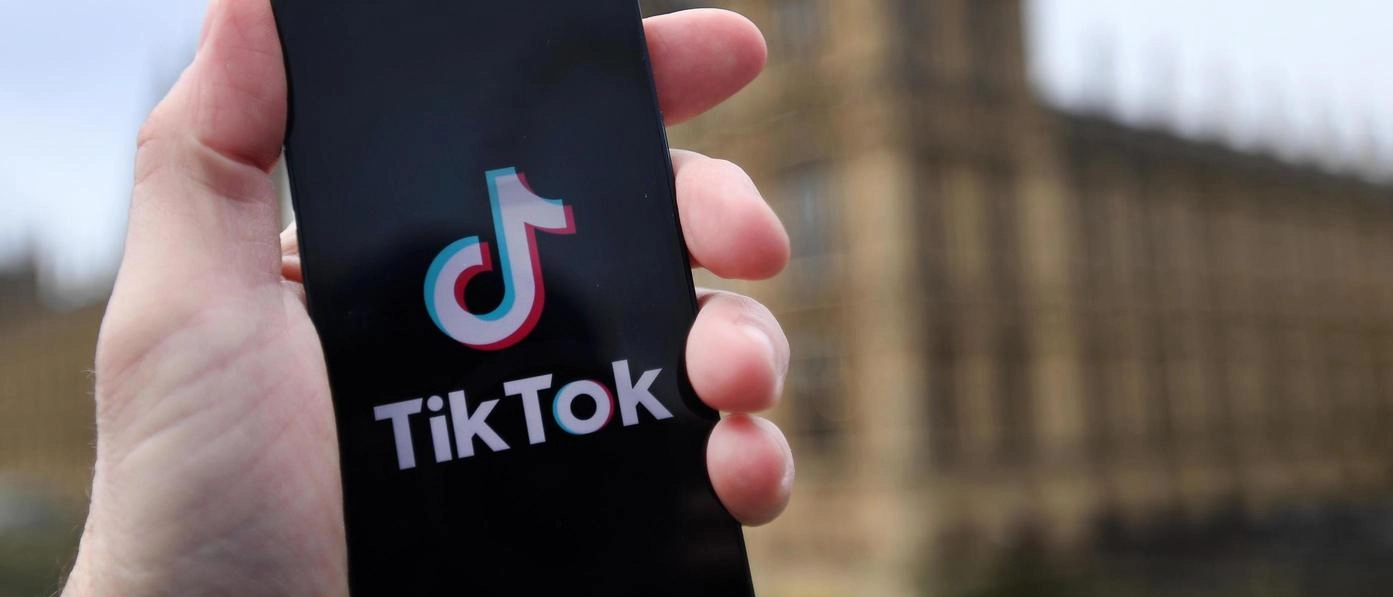 La Commissione Ue avvia procedimento contro TikTok per il lancio di TikTok Lite in Francia e Spagna, temendo violazioni della legge sui servizi digitali legate alla dipendenza dei minori.