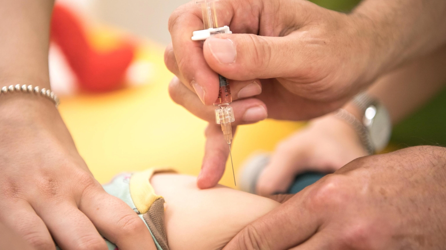 La direttrice dell’Ecdc Andrea Ammon: “È scoraggiante affrontare focolai di malattie prevenibili con il vaccino”. In crescita anche i casi di pertosse