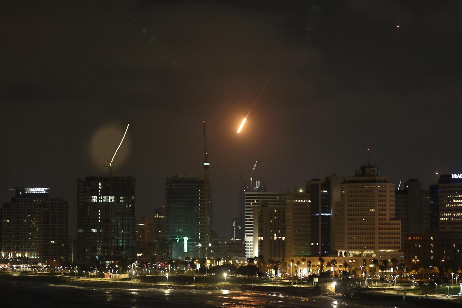 Attacco iraniano con missili balistici: gravi distruzioni a Tel Aviv e nel nord di Israele Attacco iraniano con missili balistici: gravi distruzioni a Tel Aviv e nel nord di Israele