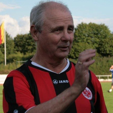 Eintracht Francoforte, morto a 78 anni l'ex bandiera Bernd Holzenbein