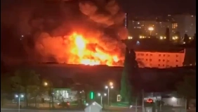 Raid russo su Odessa: fiamme in città (Ansa)