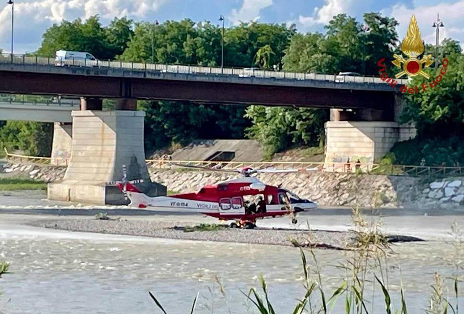 Salvati sull’isolotto del Piave. In sette sorpresi dalla piena. Recuperati con l’elicottero Salvati sull’isolotto del Piave. In sette sorpresi dalla piena. Recuperati con l’elicottero
