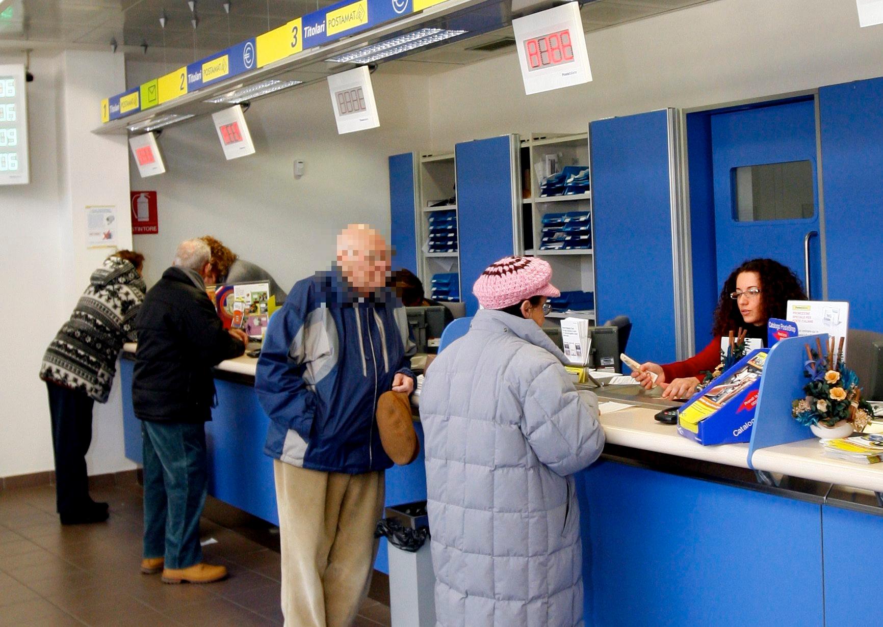 Scherzo del da Quotidiano.net Scherzo del calendario per le pensioni di febbraio 2025 | le Poste pagano 2 giorni prima delle banche