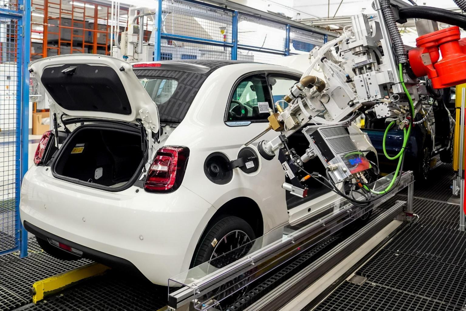 Francois, 5.000 Fiat 500 ibride nel 2025, poi 100.000 l Francois, 5.000 Fiat 500 ibride nel 2025, poi 100.000 l