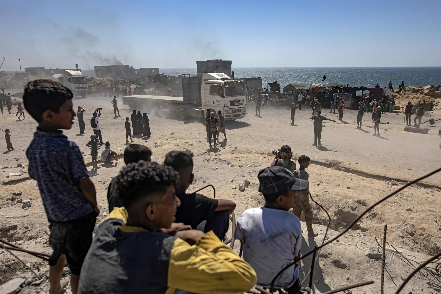 fonti mediche raid israele a gaza i morti aumentano a 31