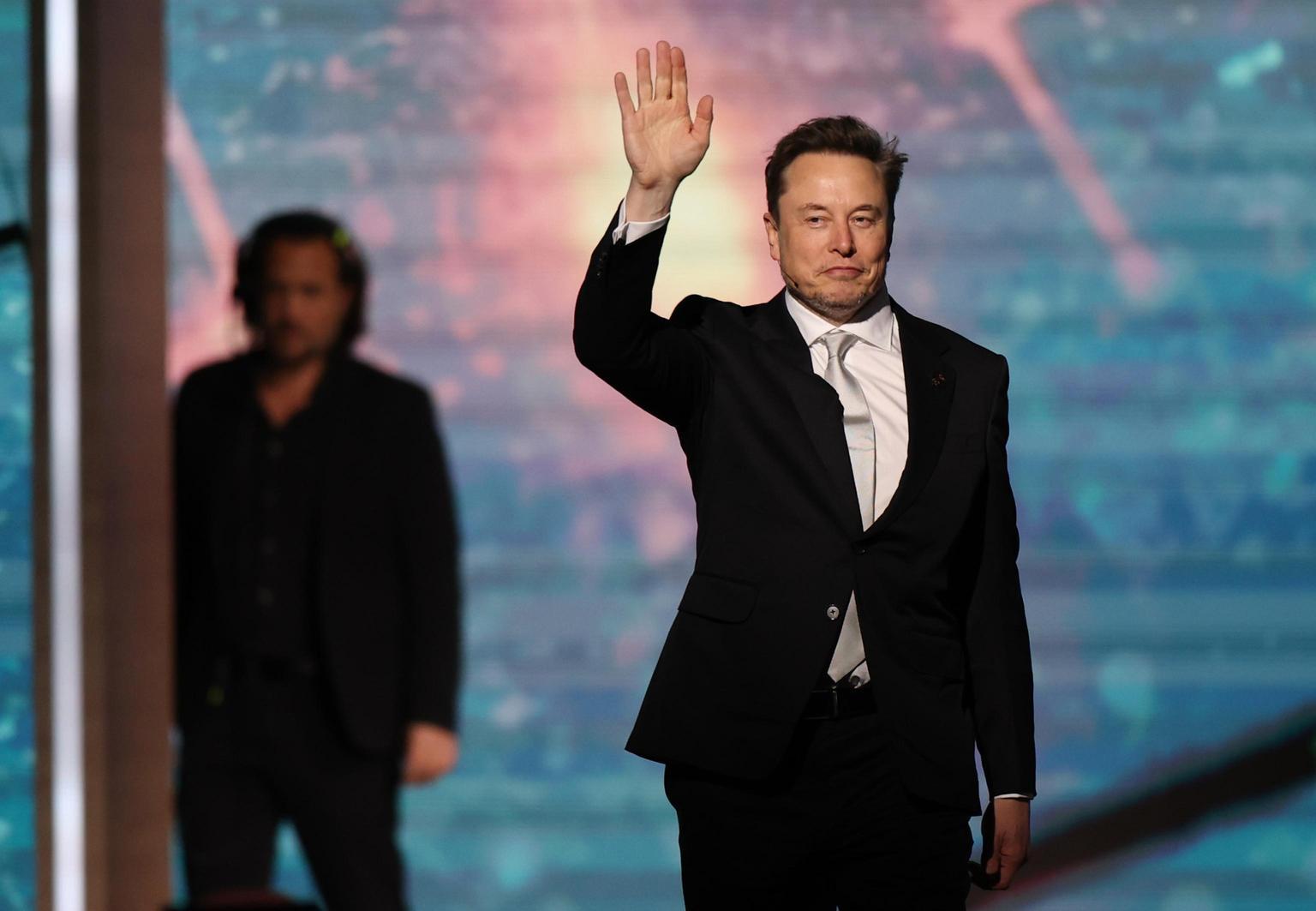 Musk su X, Musk su X,