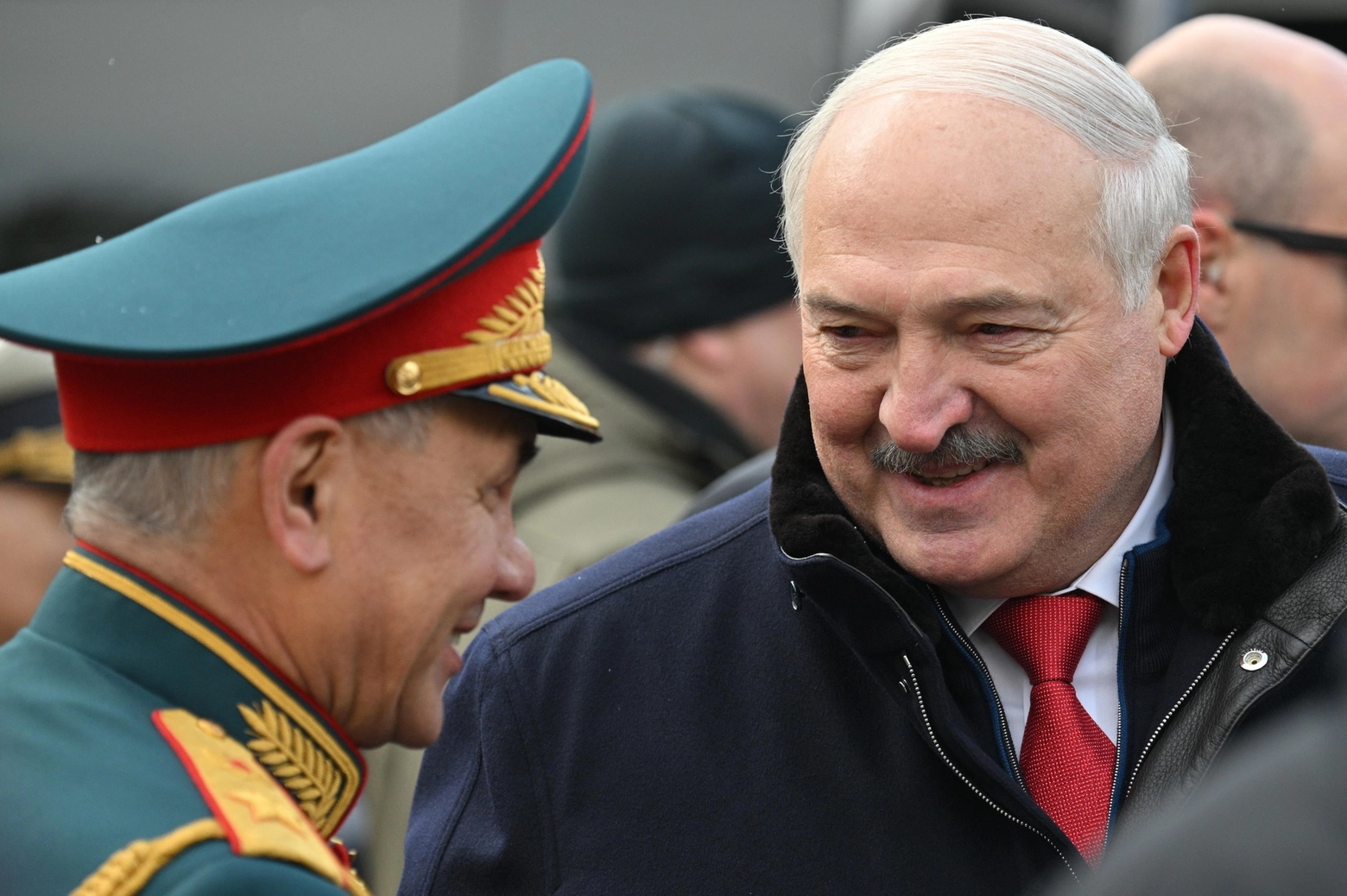 Il ministro della Difesa russo Sergei Shoigu con il presidente bielorusso Alexander Lukashenko
