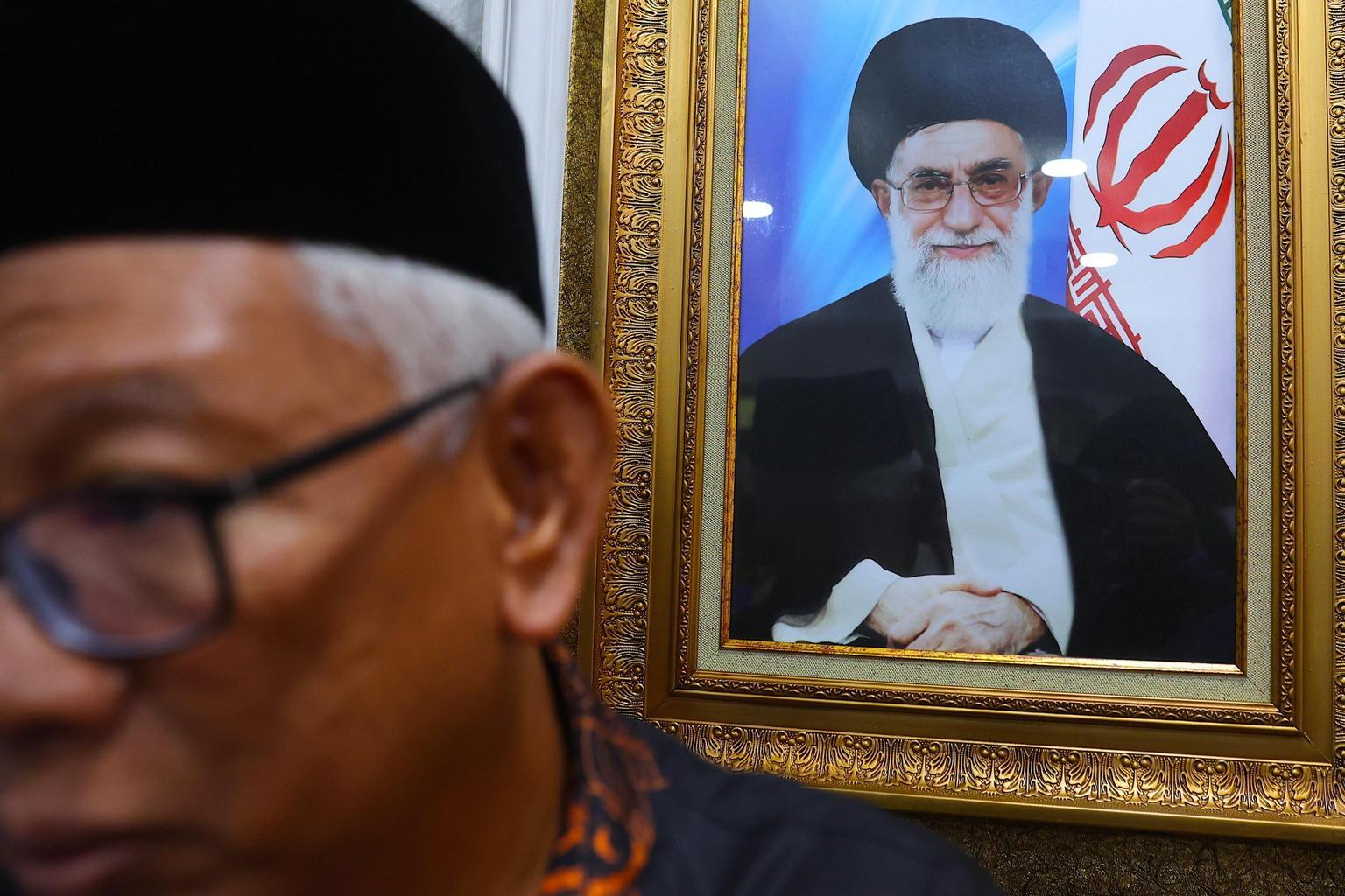 Ali Khamenei trasferisce temporaneamente poteri ai Guardiani della Rivoluzione Ali Khamenei trasferisce temporaneamente poteri ai Guardiani della Rivoluzione