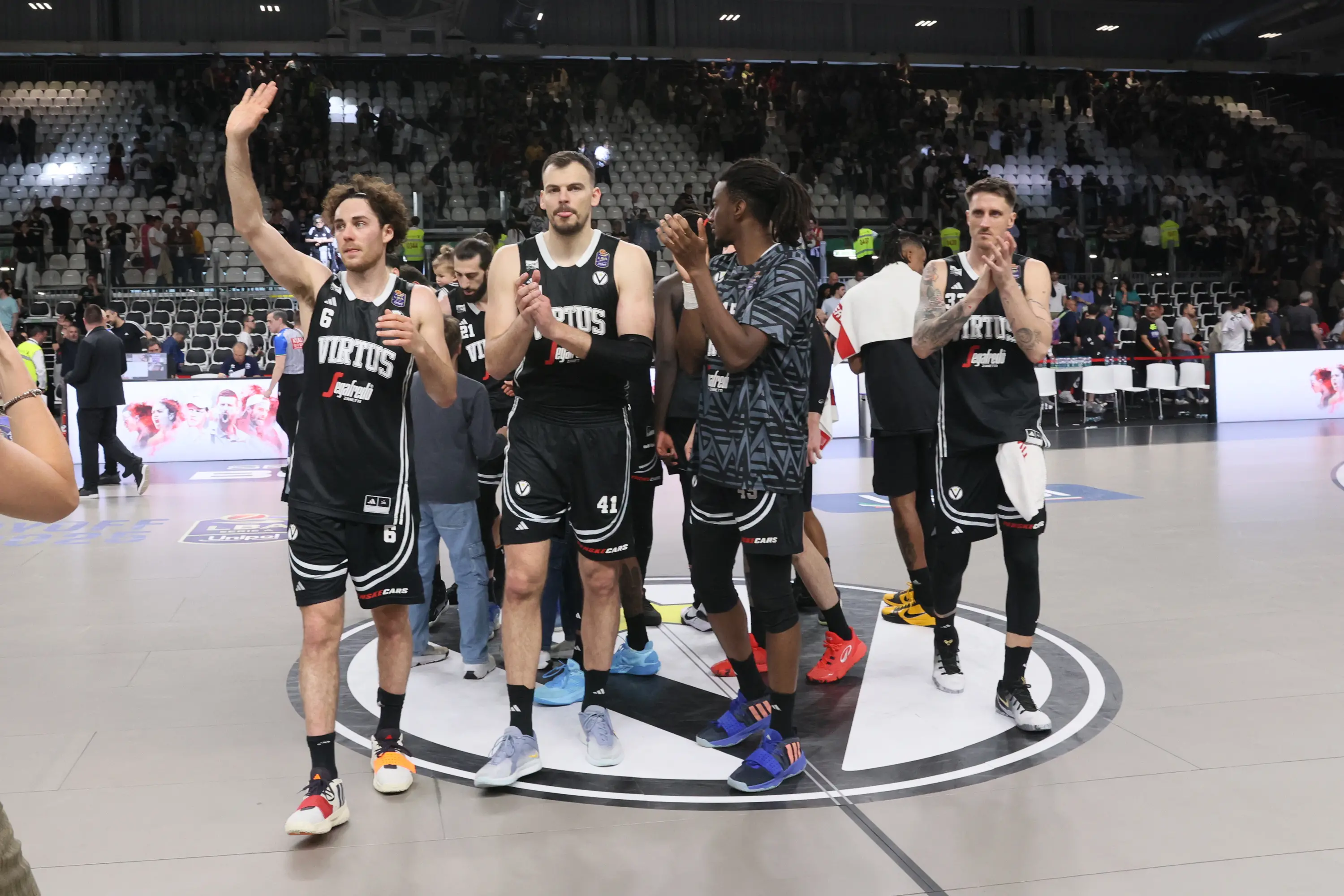 Virtus Venezia 90-85, le V nere dominano gara 1