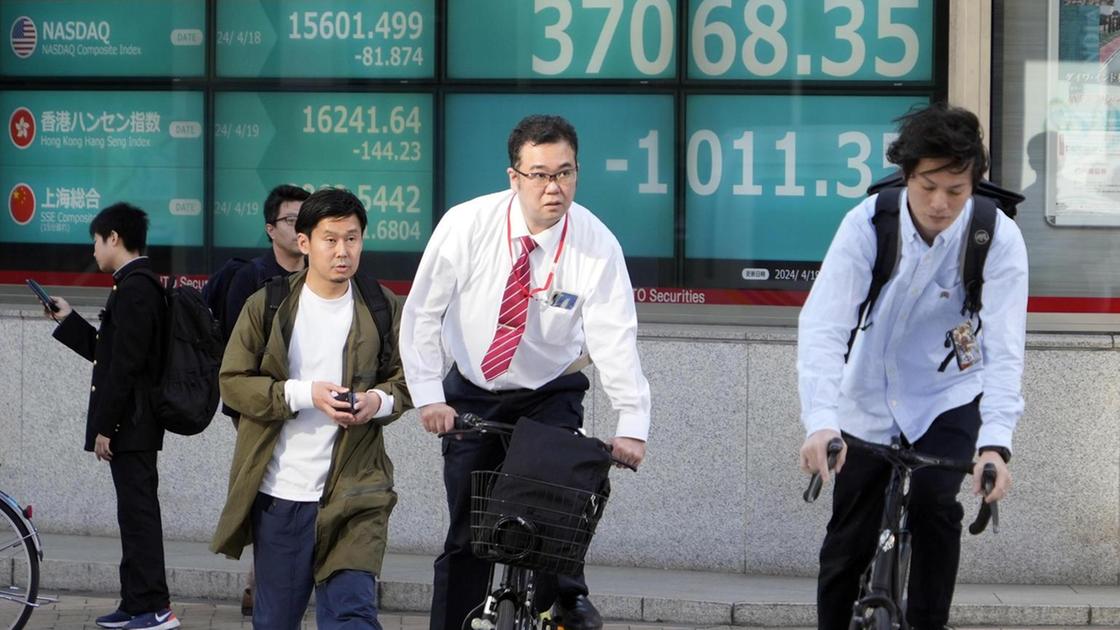 Borsa: Asia in calo, tiene Hong Kong