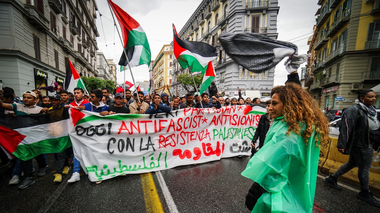 25 Aprile, il corteo pro-Palestina a Napoli
