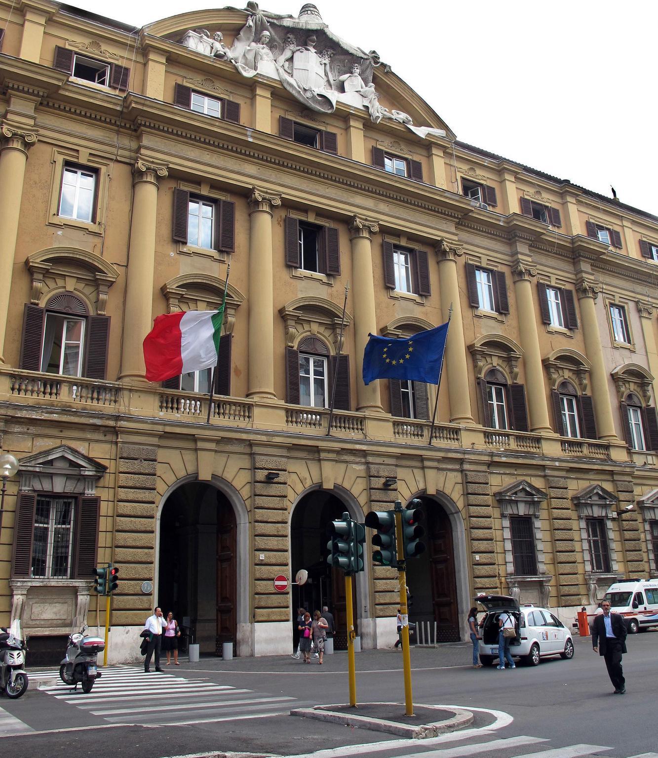 golden power il ministero dell economia difende l operazione unicredit banco bpm