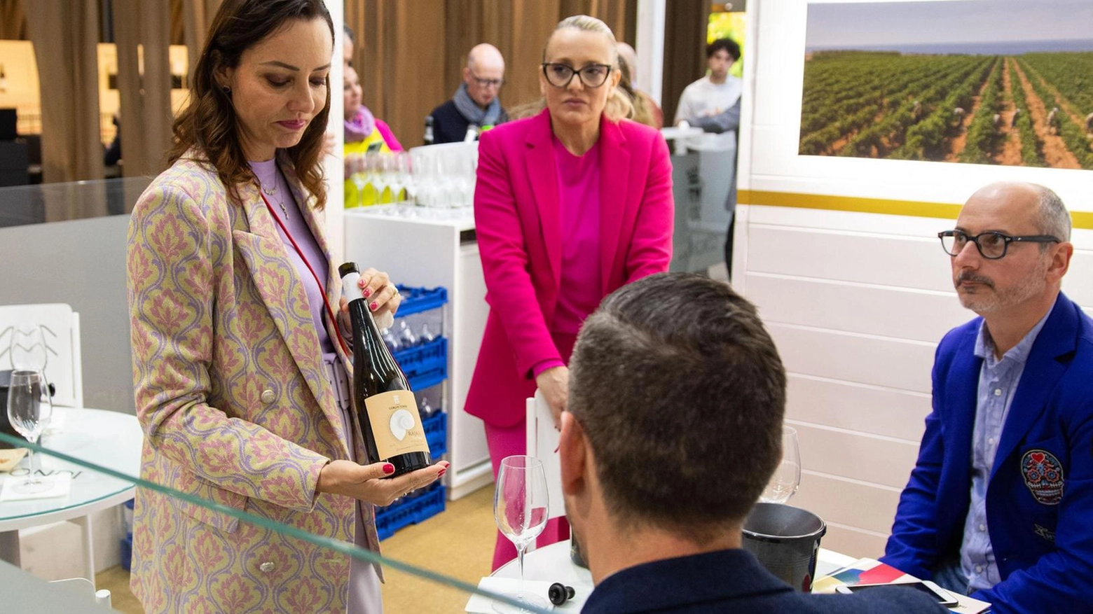Il ministro Lollobrigida: "Il vino è storia e cultura. Eccellenze da difendere. Contrastiamo gli allarmismi"