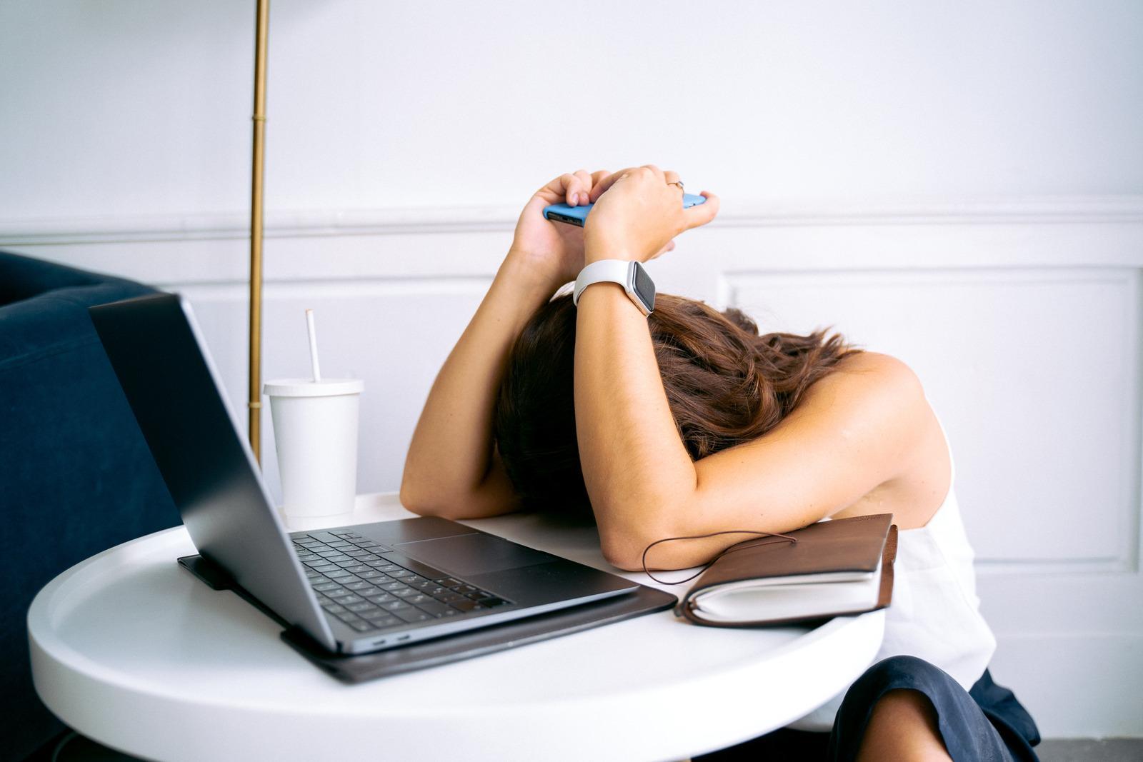 la solitudine lavorativa colpisce soprattutto i nativi digitali
