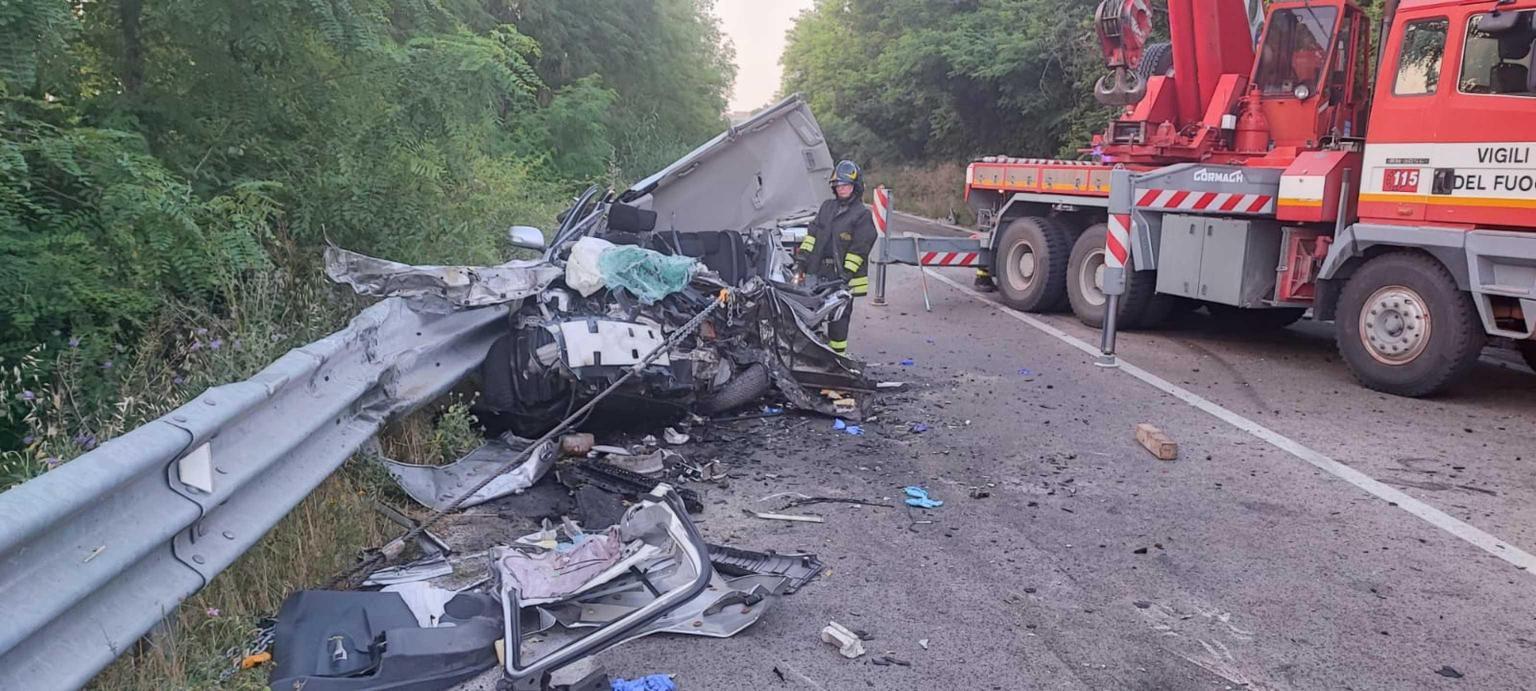 scontro nella notte sulla casilina quattro morti
