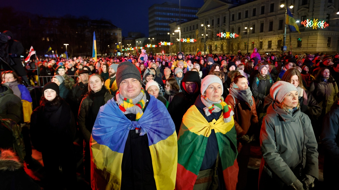 Incendio all’Ikea di Vilnius, Lituania sicura: sono stati gli 007 russi. “Ricompensa da 10mila euro per piazzare l'ordigno”