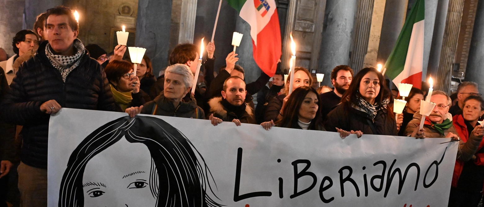Scritta dal carcere di Budapest, la missiva dell’attivista 39enne di Monza letta sul palco dal padre
