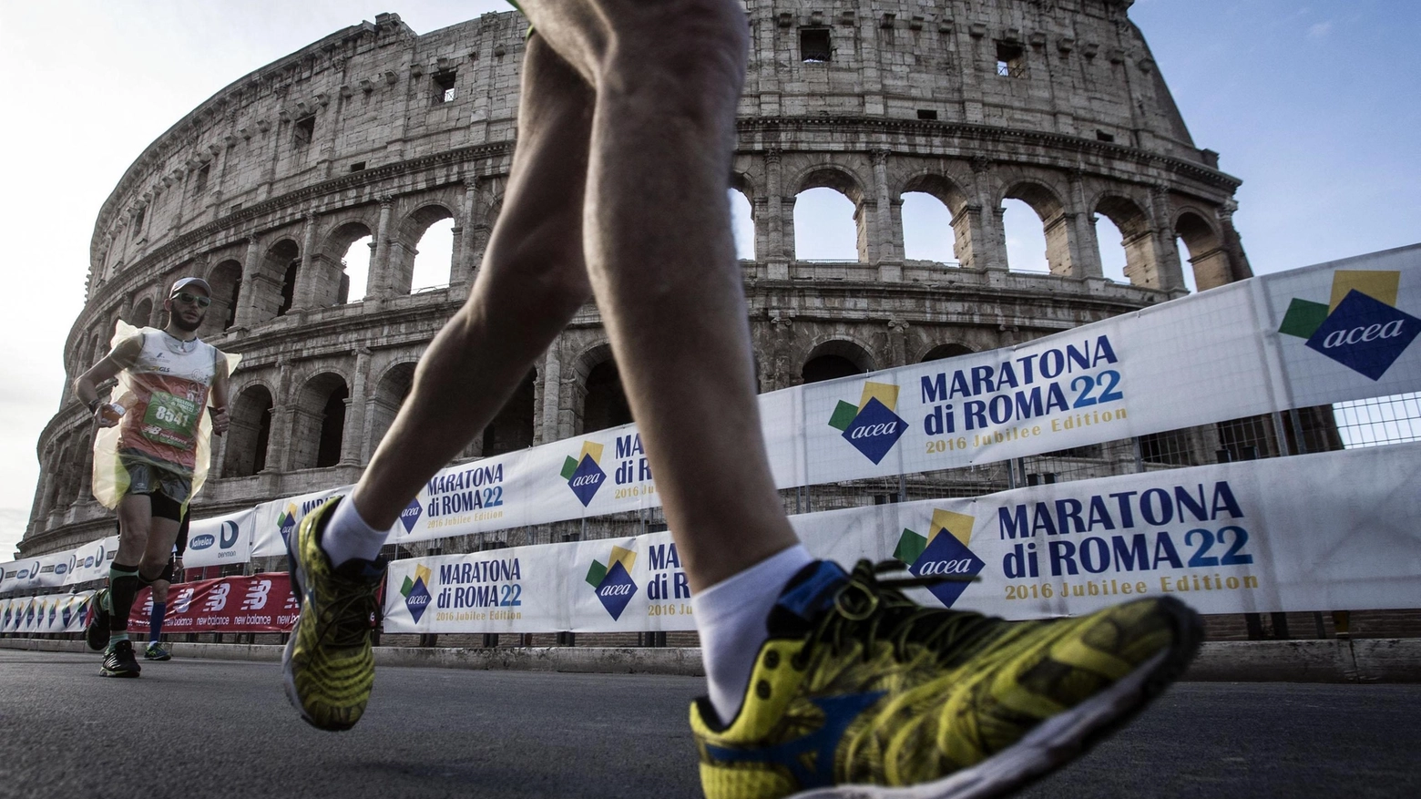 Maratona di Roma, l'edizione 2024 parte dal Colosseo con numeri record
