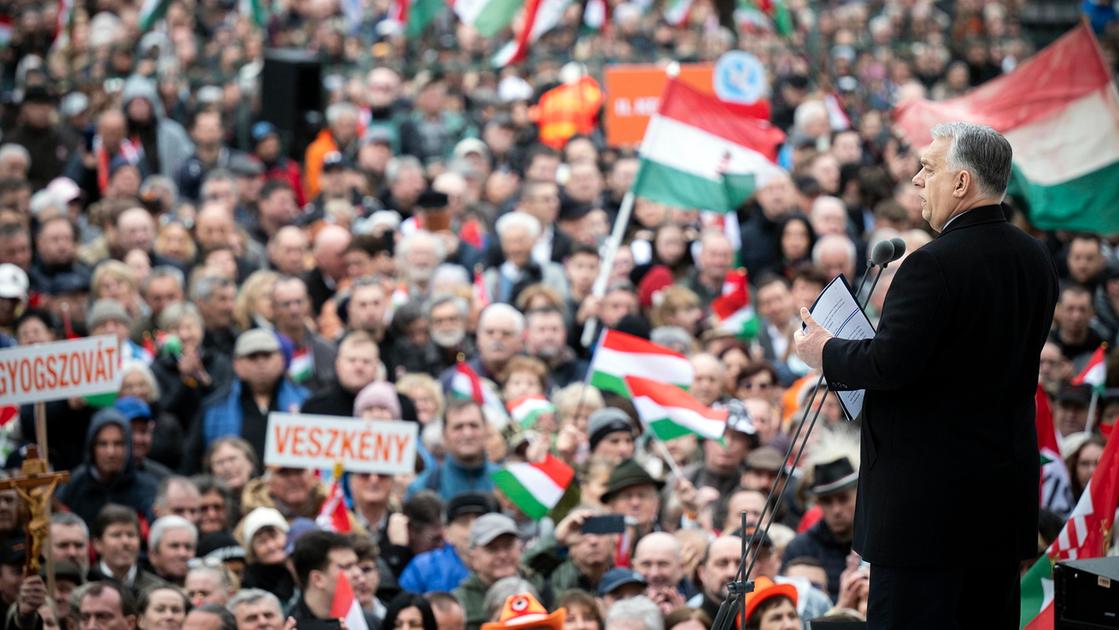 Non solo da Quotidiano.net Non solo gay pride vietati | così Orban sta smantellando la costituzione ungherese