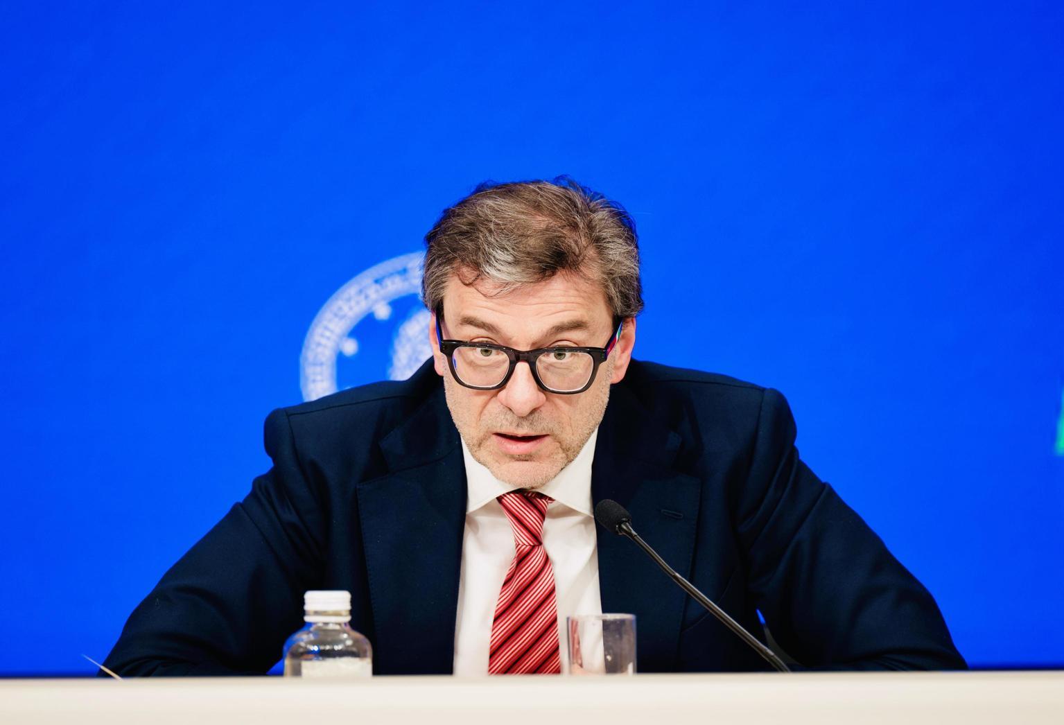 golden power su unicredit e bpm giorgetti conferma il monitoraggio in corso da Quotidiano.net golden power su unicredit e bpm giorgetti conferma il monitoraggio in corso