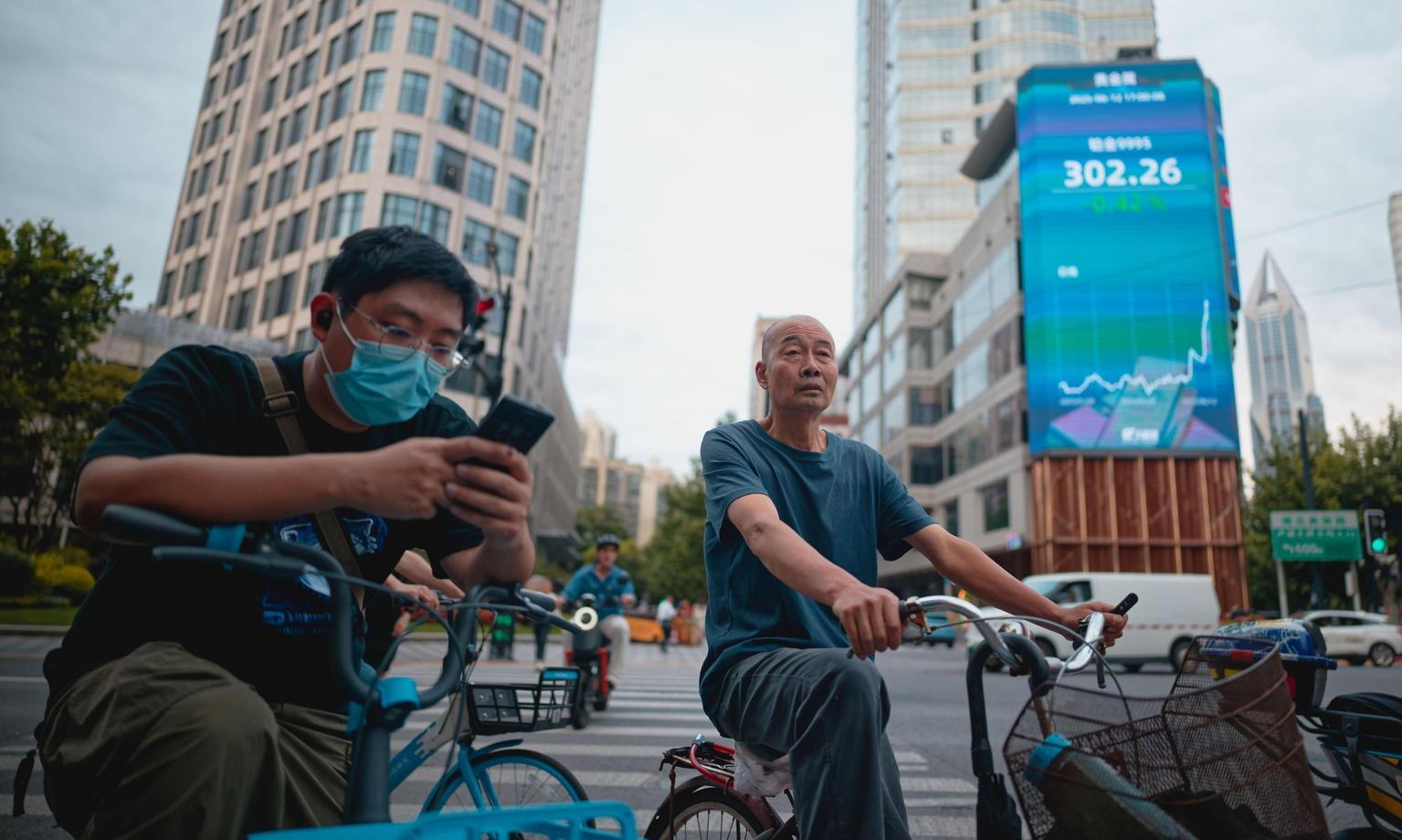 Borsa: Hong Kong apre positiva, Shanghai in calo Borsa: Hong Kong apre positiva, Shanghai in calo