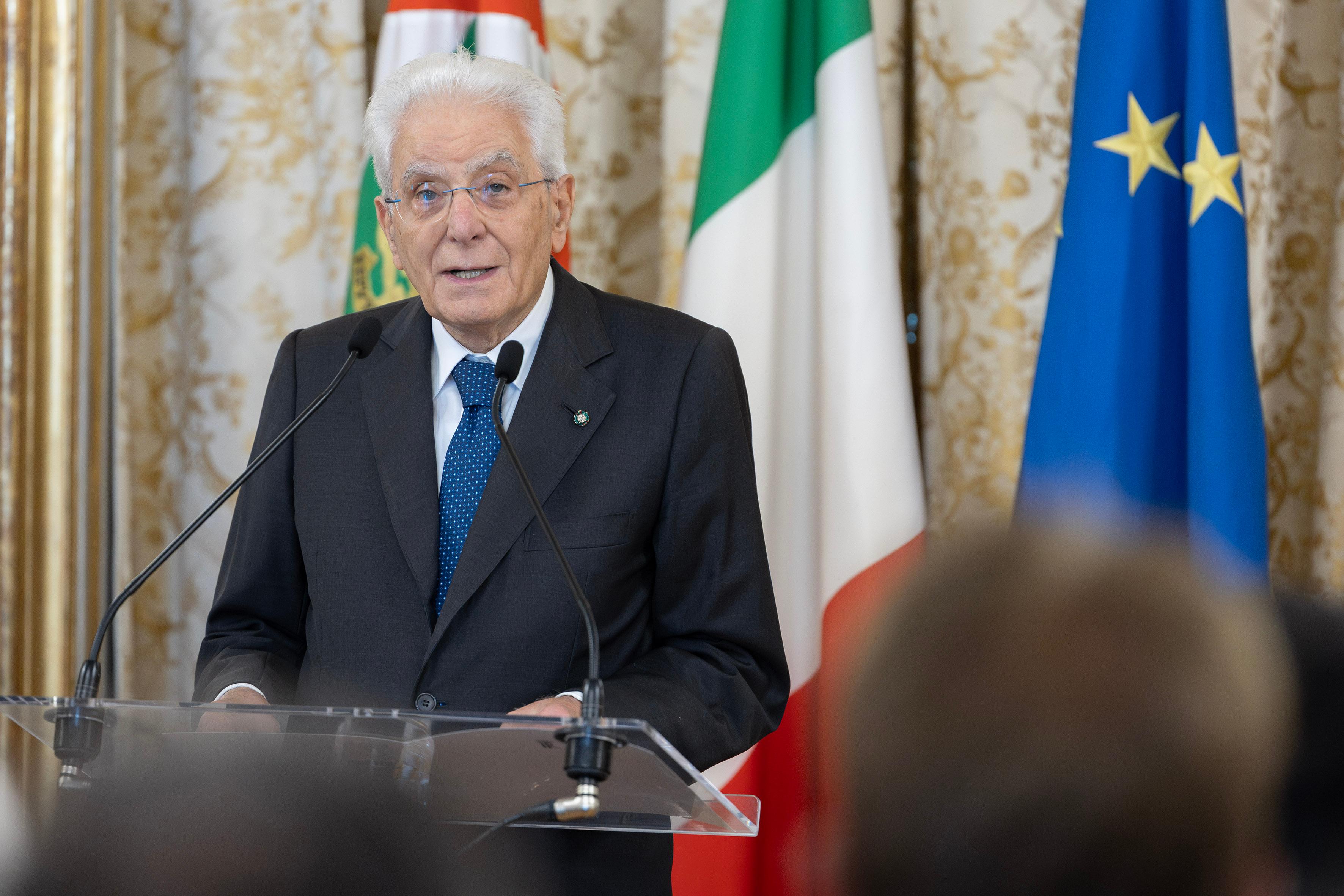 L’allarme di Mattarella: “Carceri troppo affollate. Bisogna fermare i suicidi” L’allarme di Mattarella: “Carceri troppo affollate. Bisogna fermare i suicidi”
