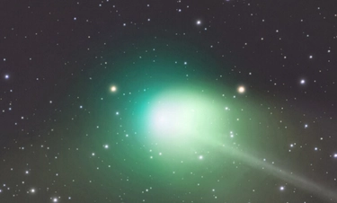 Una cometa “photobomber” sarà visibile assieme all’eclissi totale di sole di aprile