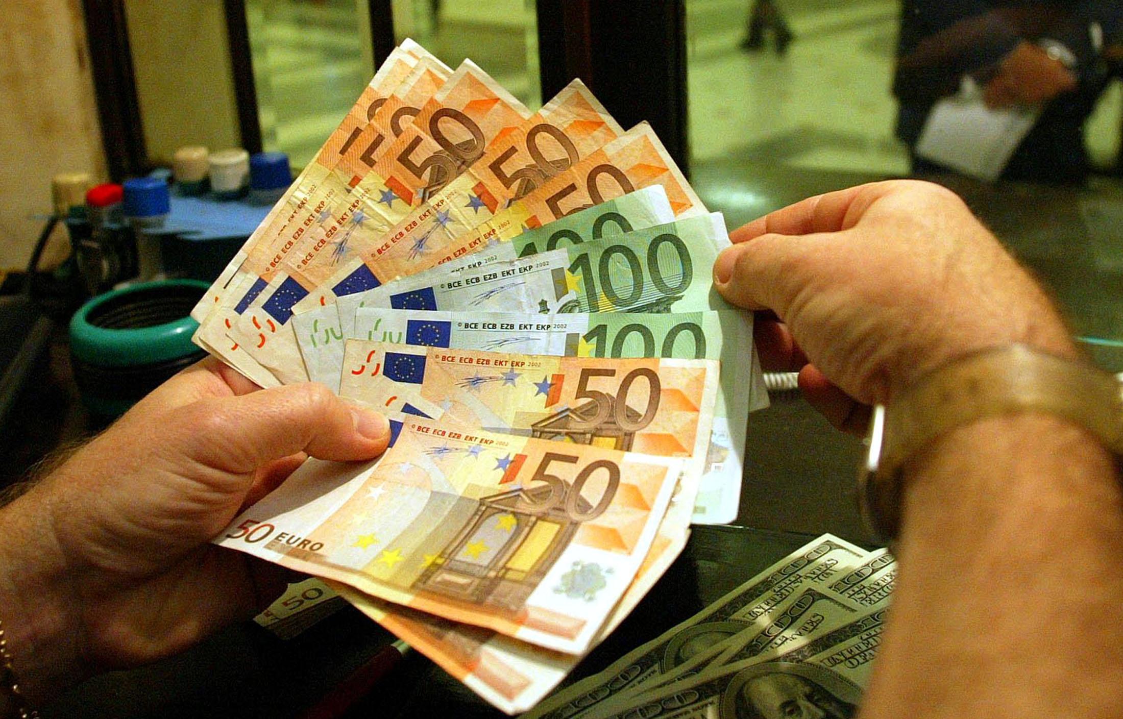 Molisano maschio da Quotidiano.net Molisano maschio 50 anni e diplomato ecco l’identikit dell’italiano sovraindebitato
