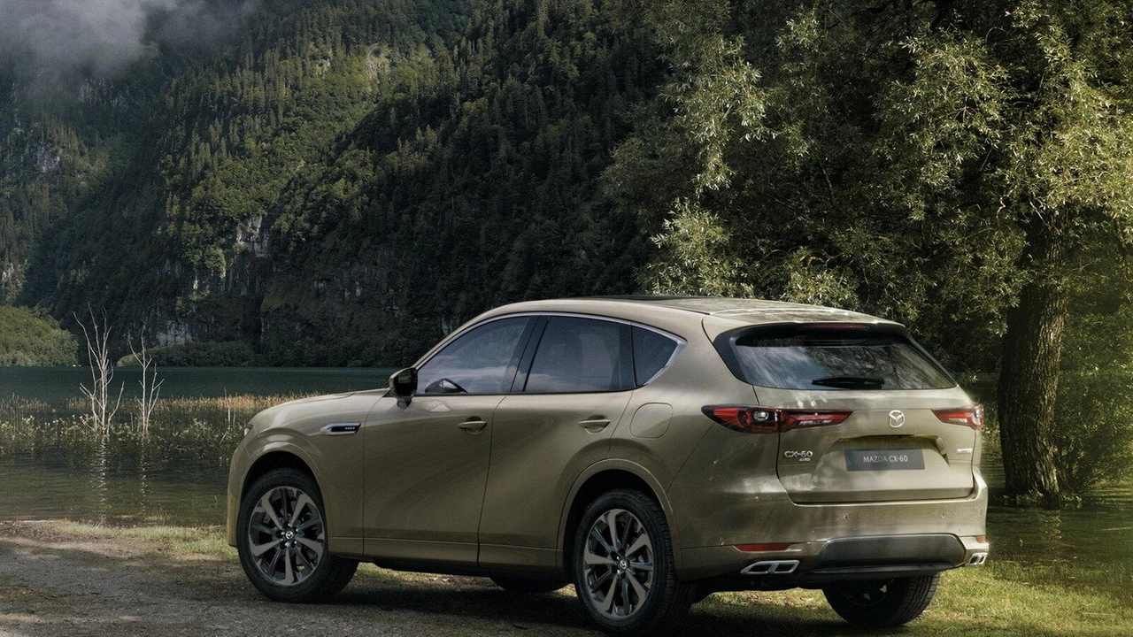Scopri il restyling 2025 della Mazda CX-60: motori ibridi plug-in, comfort premium e sospensioni migliorate.