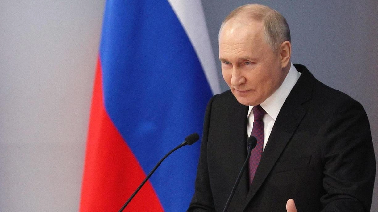 Putin sfida la Nato: "Possiamo colpirvi. Lo scontro atomico è una minaccia reale"