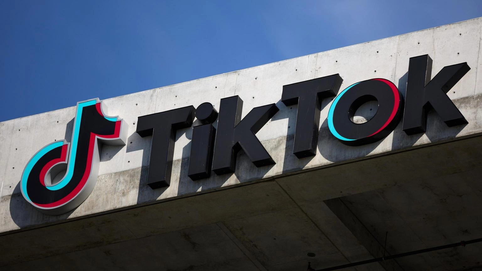 Antitrust sanzione TikTok, 'inadeguati controlli su minori'
