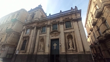 Catania, messa di suffragio per Mussolini annullata: il vescovo chiude la chiesa