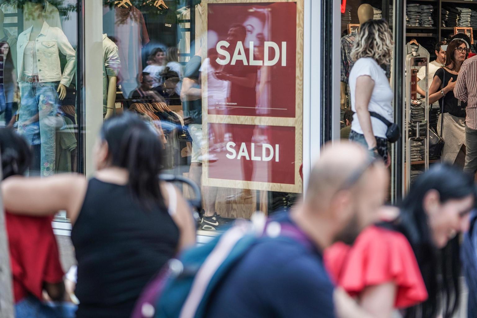 Confesercenti, saldi dal 5 luglio, già 700 milioni acquisti Confesercenti, saldi dal 5 luglio, già 700 milioni acquisti