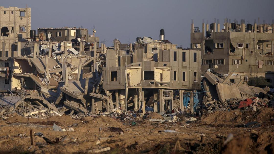 Gaza, media: 6 morti in raid di Israele su campo profughi Bureij