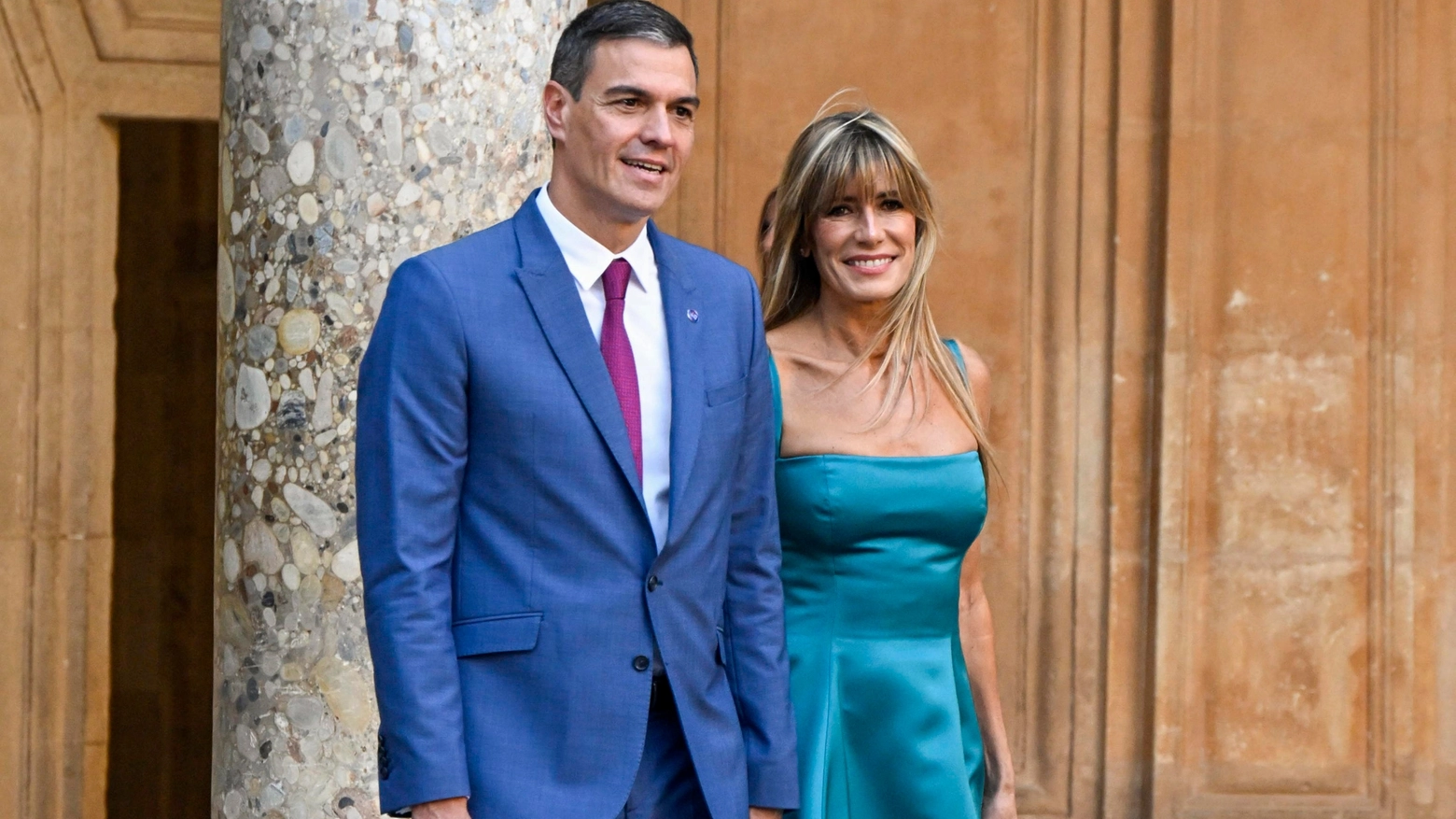 Il premier spagnolo Pedro Sanchez con la moglie Begona Gomez